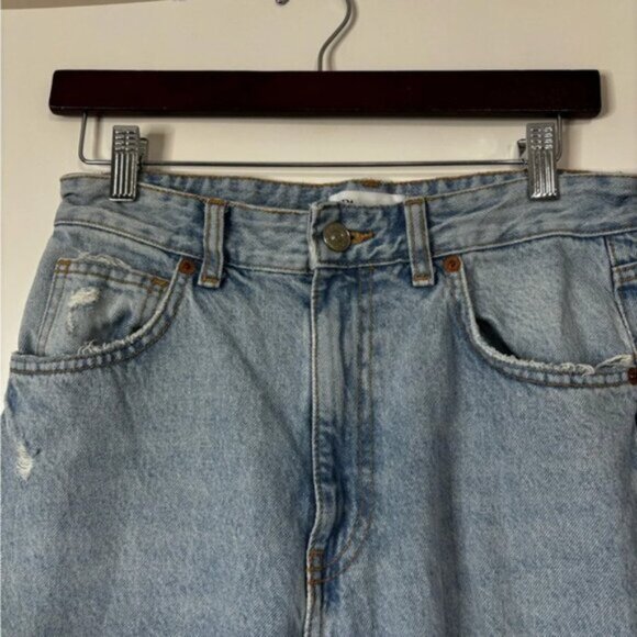 Zara Baggy Jeans Womens 6 Blue Light Wash Denim Raw Hem Cropped Distressed - Picture 3 of 9